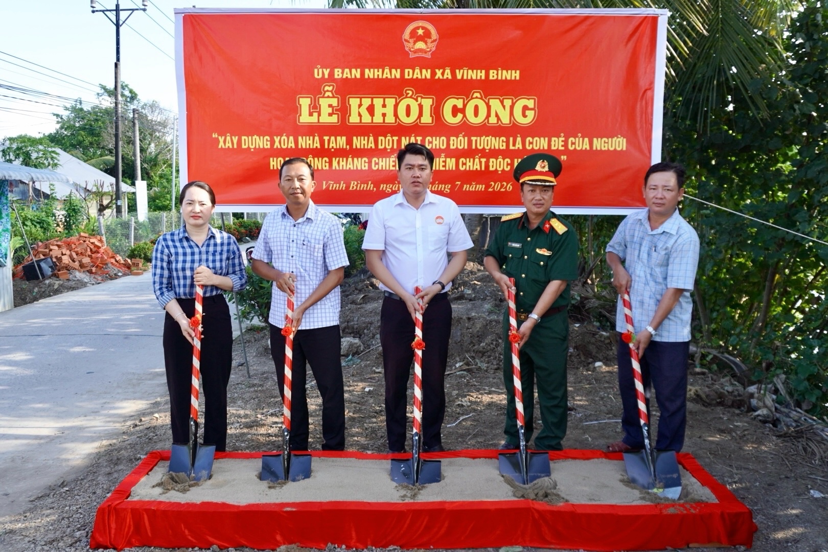 Khởi công xây dựng nhà cho con đẻ của người hoạt động kháng chiến tại Vĩnh Bình