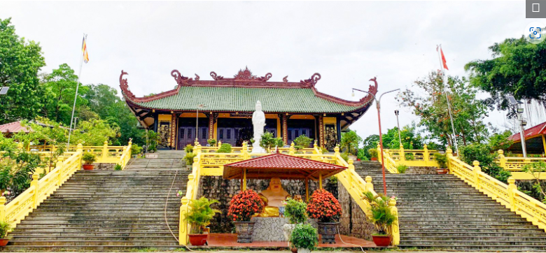 Chùa Hưng Sơn bình yên trên triền núi ở đảo ngọc