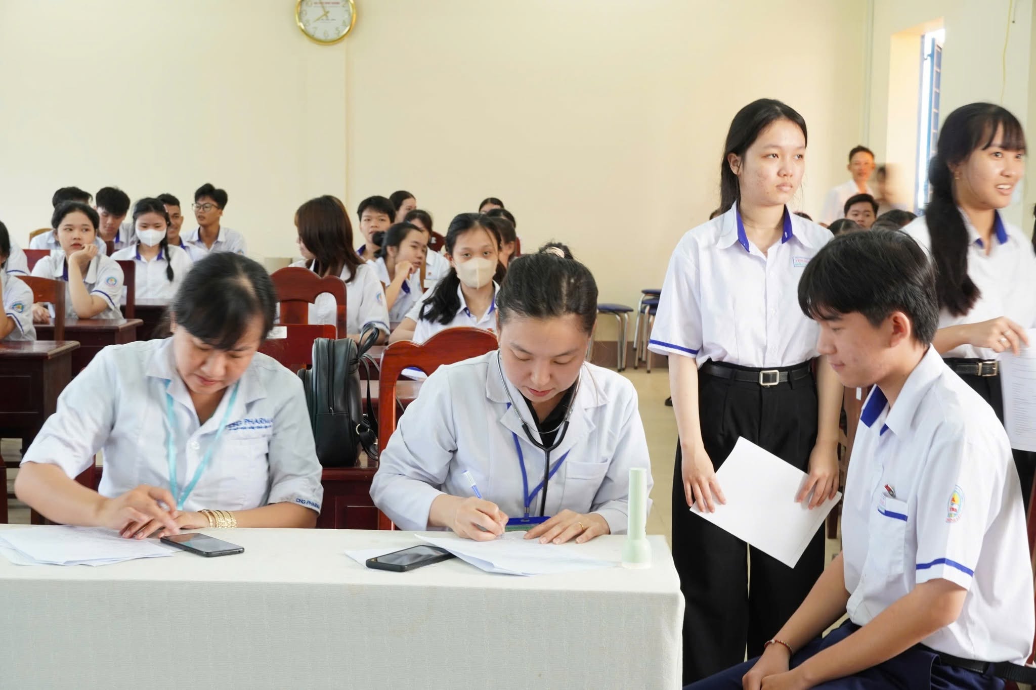 Vĩnh Bình tổ chức khám sức khỏe cho học sinh đầu năm học 2026-2027