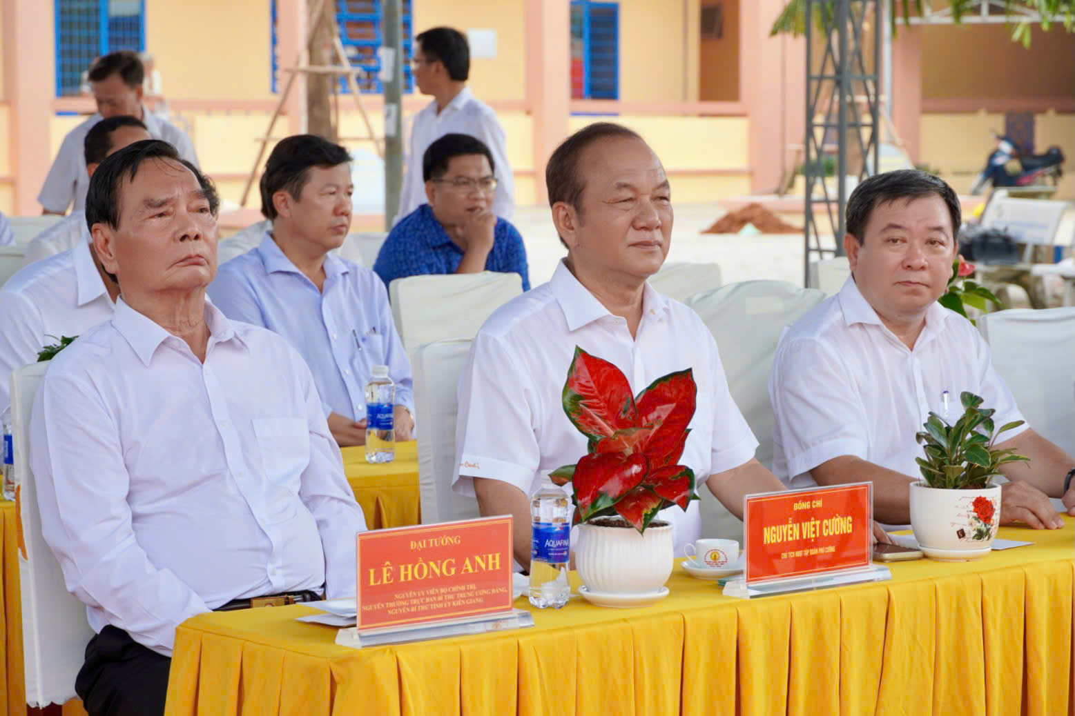 Đại tướng Lê Hồng Anh tiếp sức cho giáo dục Vĩnh Bình