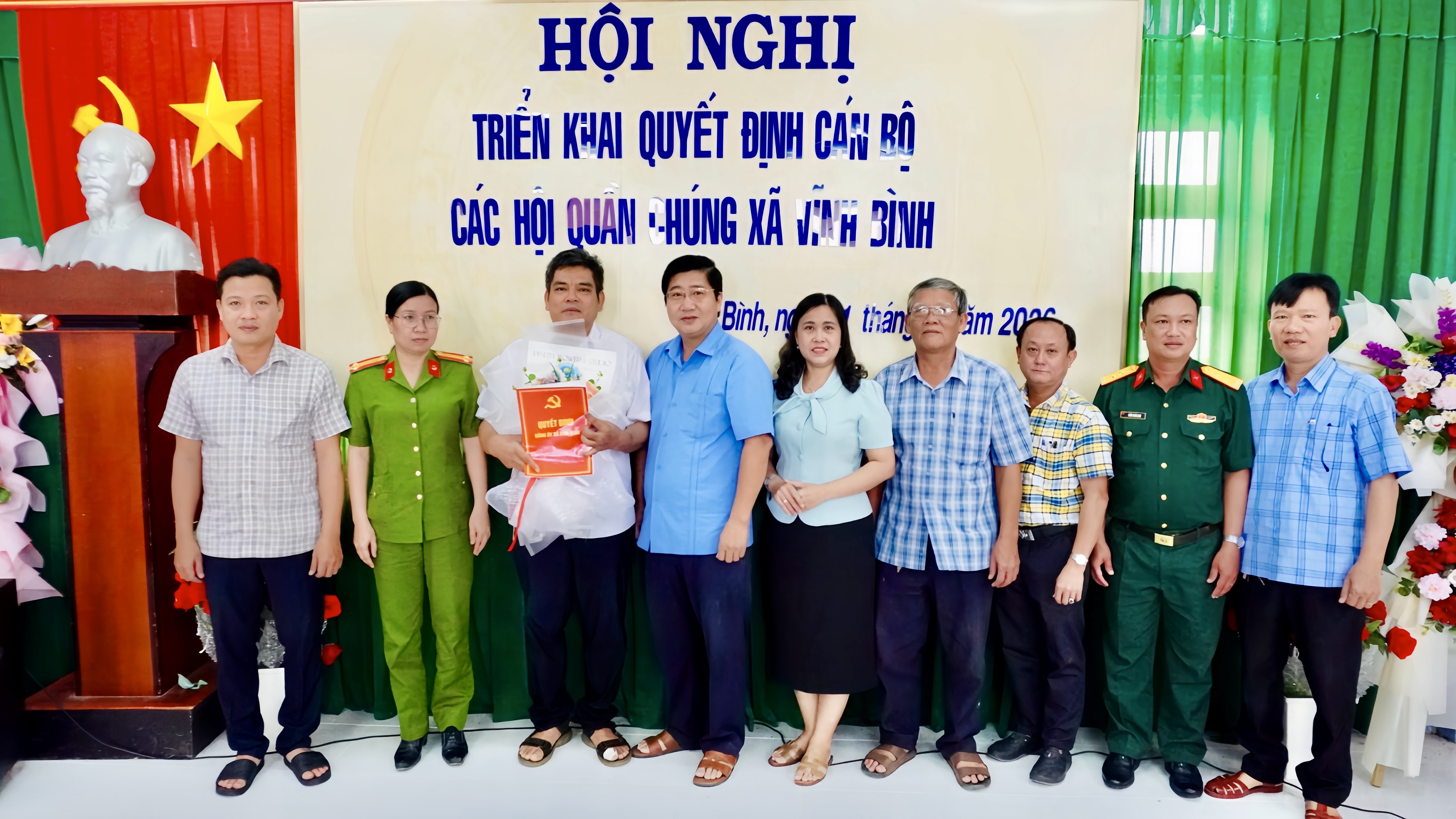 Lãnh đạo xã Vĩnh Bình đến thăm và chúc mừng Trung tâm Dịch vụ tổng hợp xã nhân Ngày Báo chí Cách mạng Việt Nam