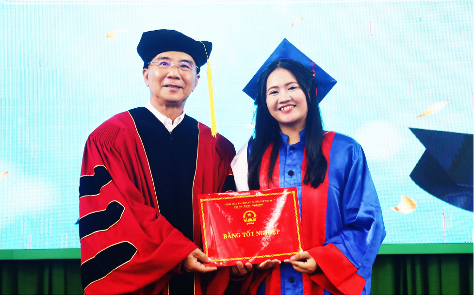 Trường Cao đẳng Kiên Giang trao bằng tốt nghiệp cho 722 tân cử nhân, tân kỹ sư