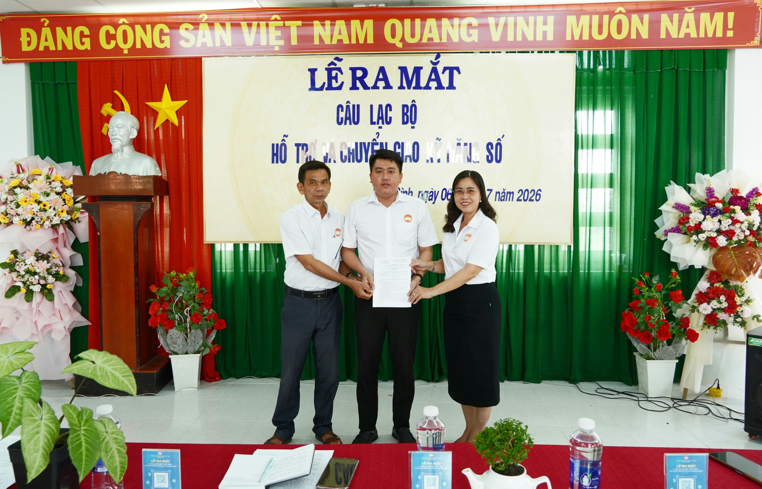 Lễ ra mắt Câu lạc bộ “Hỗ trợ và Chuyển giao Kỹ năng số”
